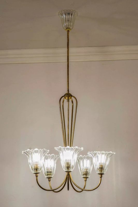 Lampadario vintage anni ’50 con bracci in ottone e coppe in vetro soffiato. | Lo Stile Italiano