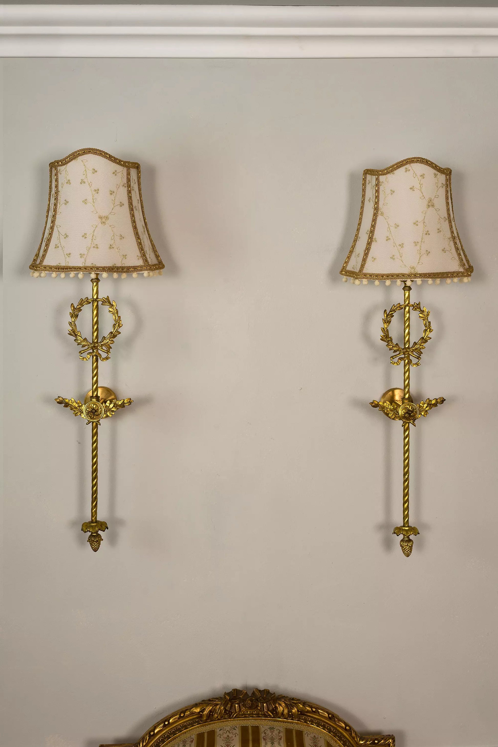 Eleganti Lampade a Muro: Appliques Stile Impero con Dettagli Lussuosi. | Lo Stile Italiano