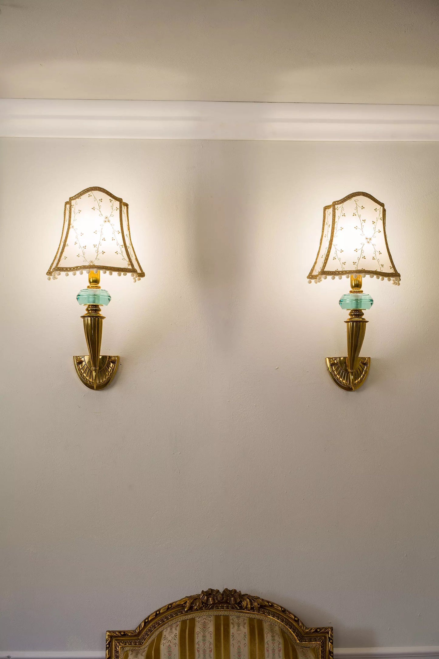Coppia di lampade da parete Vintage in stile impero con paralumi in tessuto..| Lo Stile Italiano